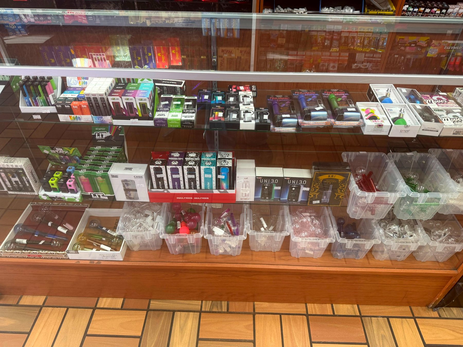 Smoking accessory display case